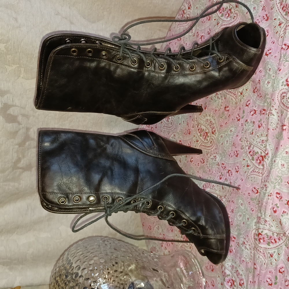 Guess boots.